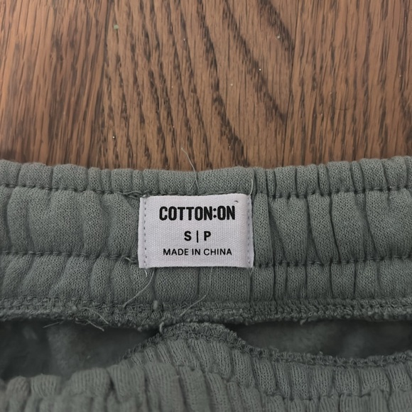 Cotton On baggy sweatpants. Size S - Picture 2 of 3